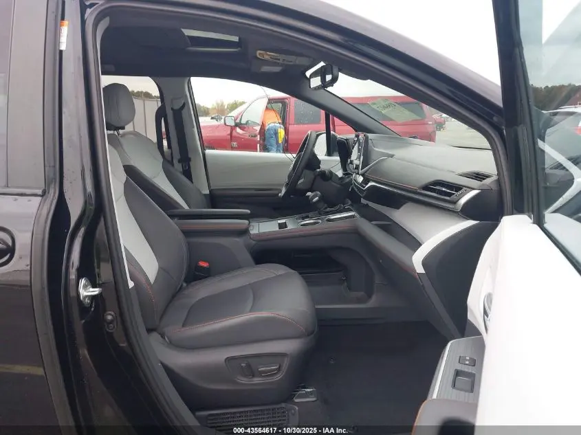 2023 TOYOTA SIENNA XSE