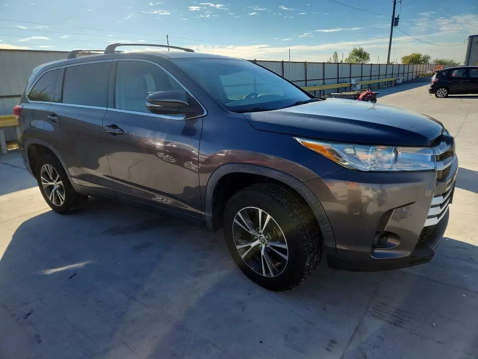 2019 TOYOTA HIGHLANDER LE  