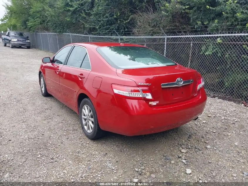 2011 TOYOTA CAMRY XLE