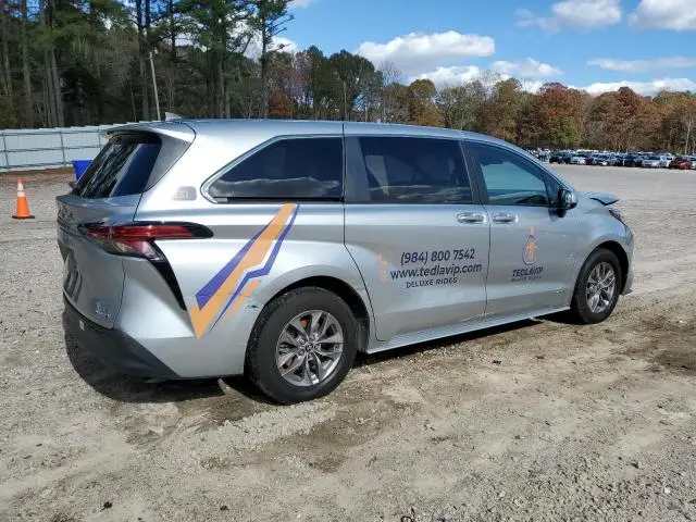 2021 TOYOTA SIENNA LE  