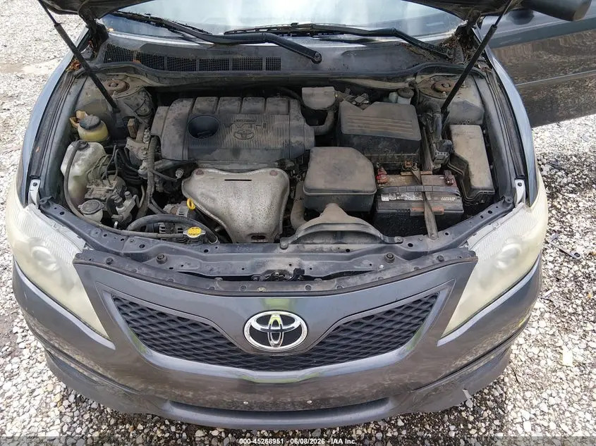 2011 TOYOTA CAMRY SE