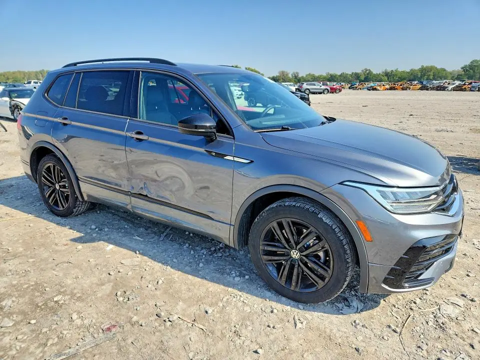 2022 VOLKSWAGEN TIGUAN SE R-LINE BLACK  