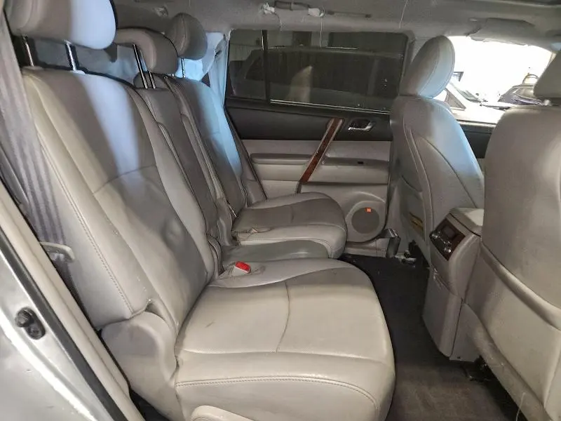 2013 TOYOTA HIGHLANDER LIMITED  