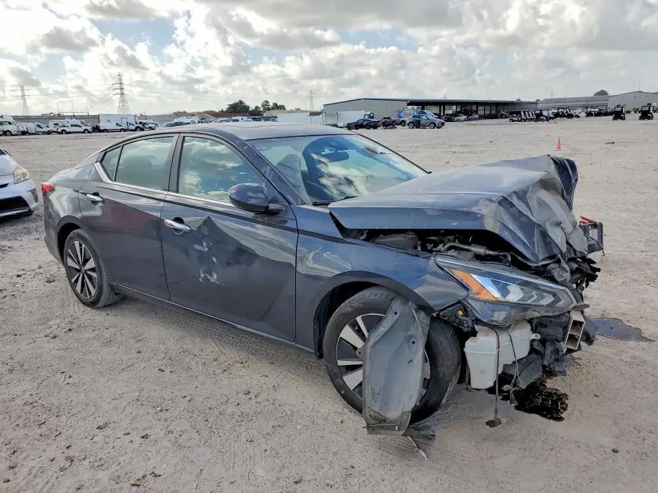 2022 NISSAN ALTIMA SV  