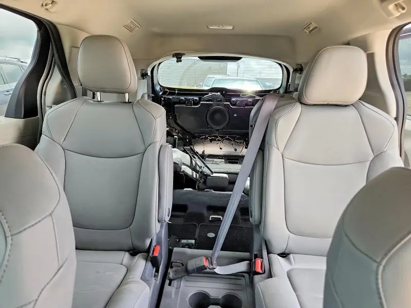 2021 TOYOTA SIENNA XLE  