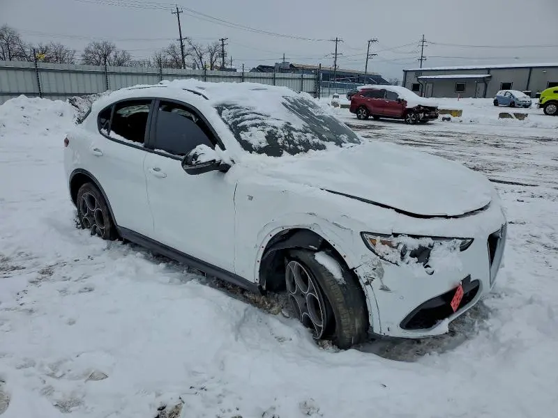 2022 ALFA ROMEO STELVIO TI  