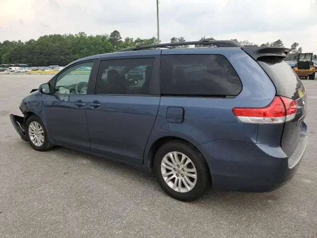 2013 TOYOTA SIENNA XLE  