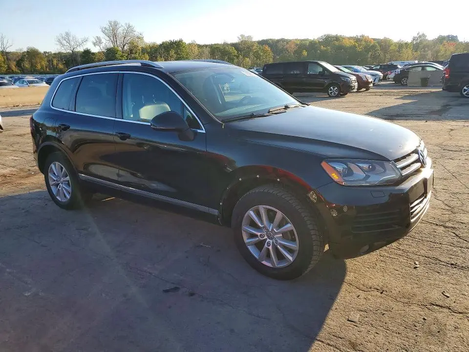 2014 VOLKSWAGEN TOUAREG V6  