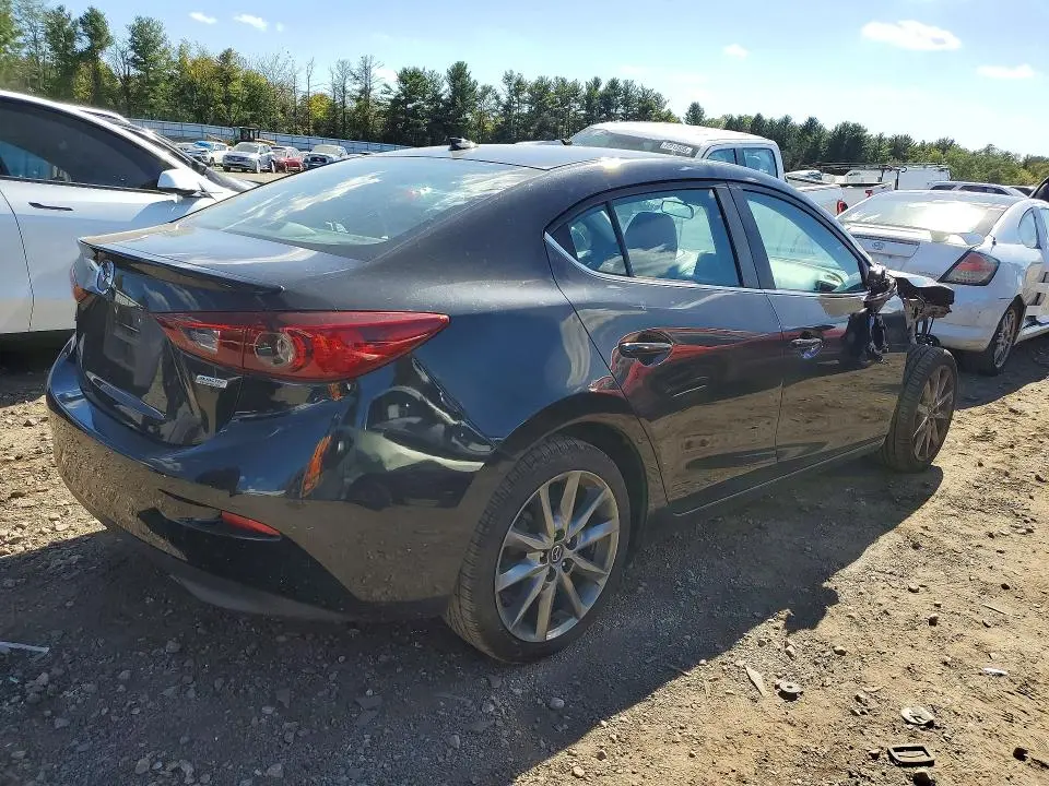 2018 MAZDA 3 TOURING  