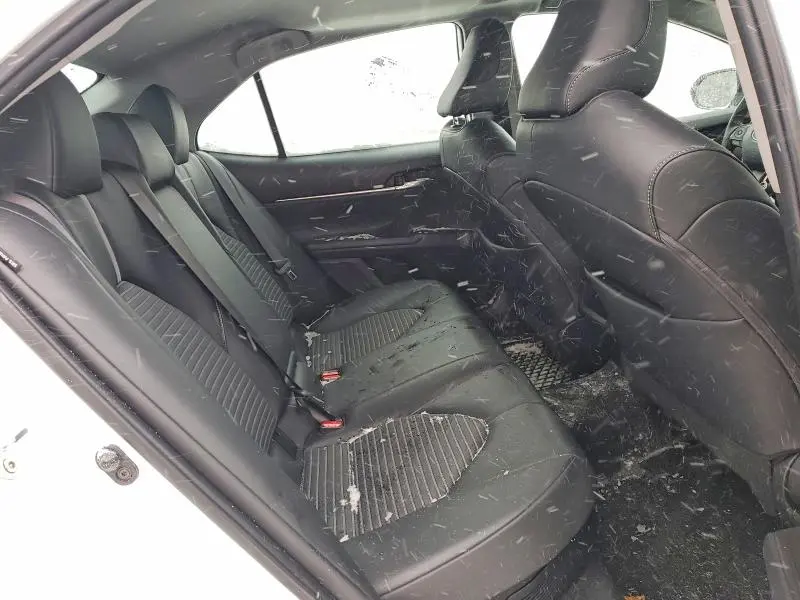 2022 TOYOTA CAMRY XLE  