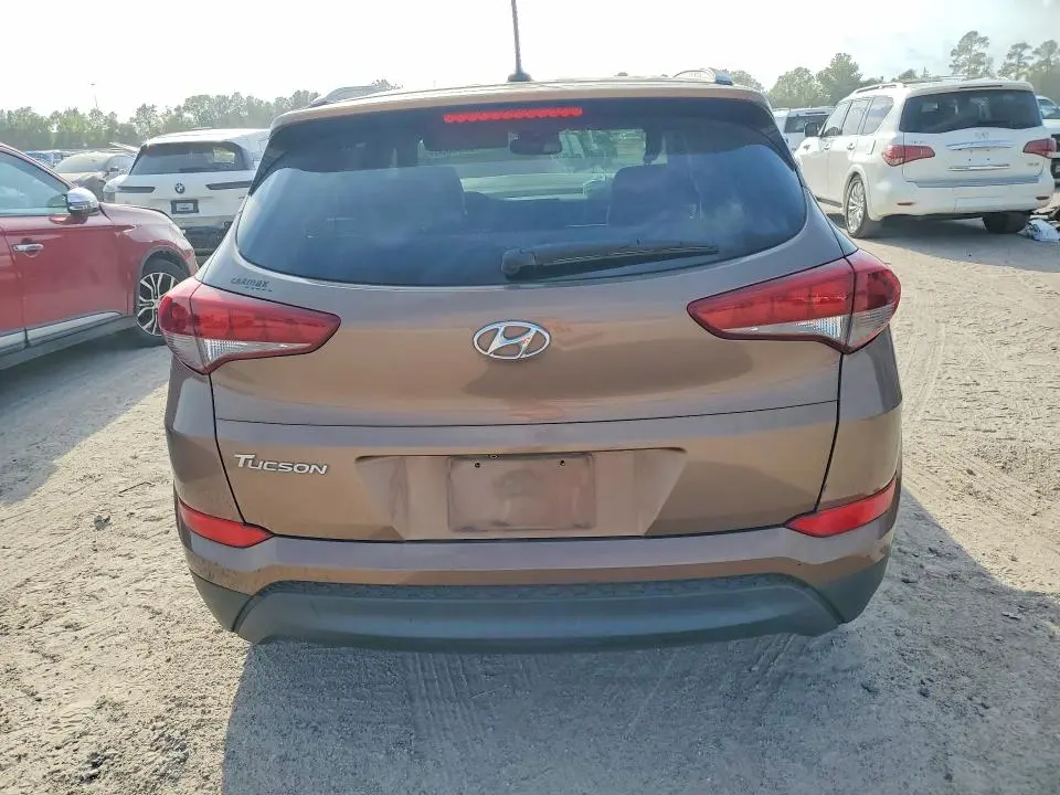 2016 HYUNDAI TUCSON SE  