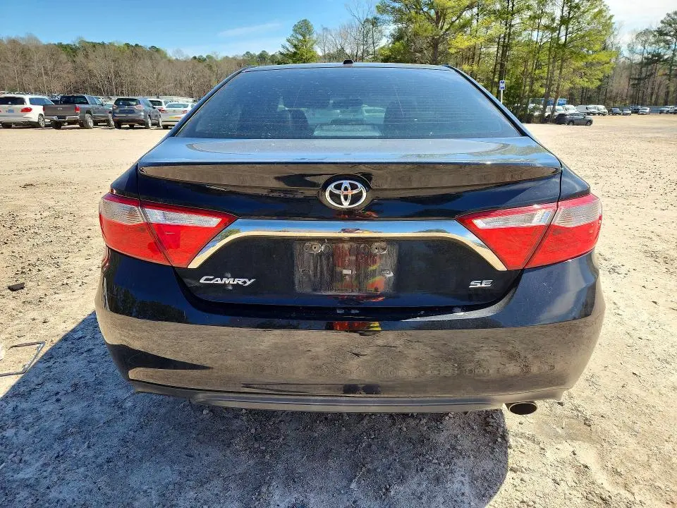 2017 TOYOTA CAMRY SE  