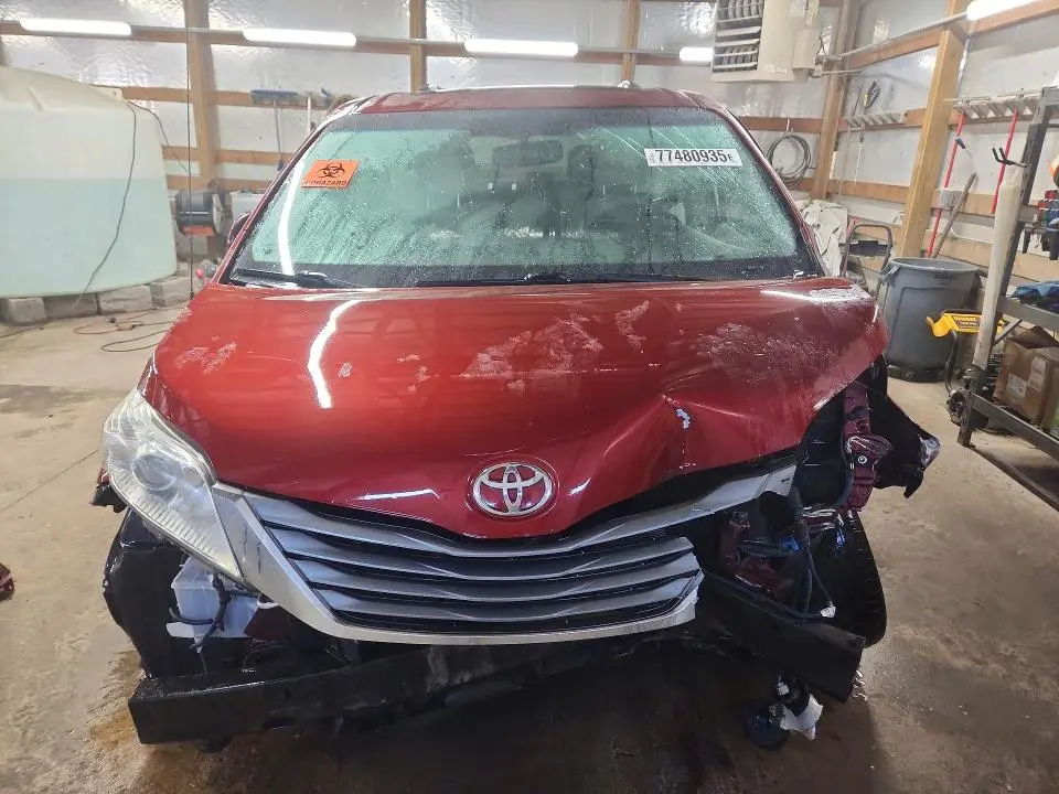 2013 TOYOTA SIENNA XLE 8-PASSENGER  