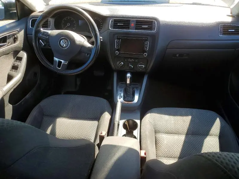 2011 VOLKSWAGEN JETTA SE  