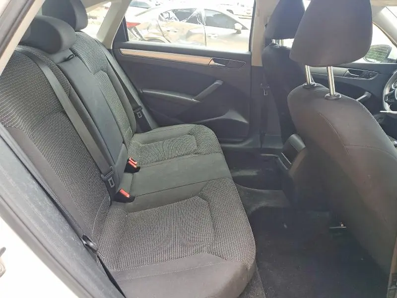 2017 VOLKSWAGEN PASSAT S  