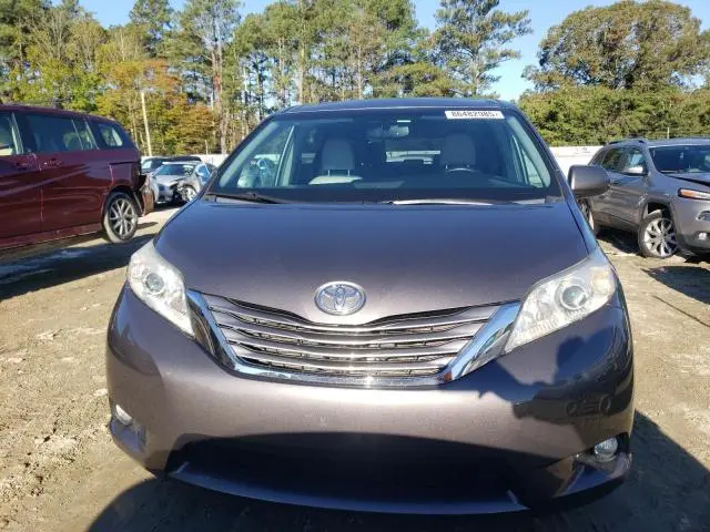 2016 TOYOTA SIENNA XLE  