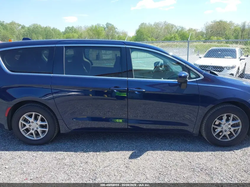 2020 CHRYSLER VOYAGER LX