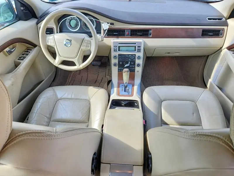 2011 VOLVO XC70 3.2  