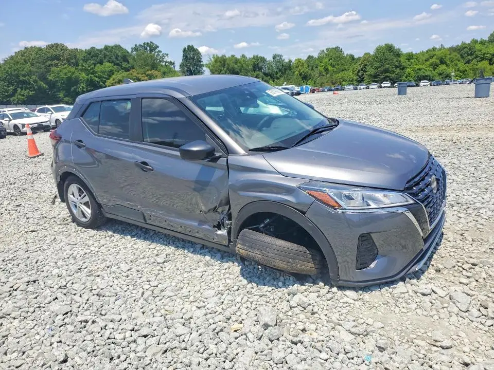 2022 NISSAN KICKS S  