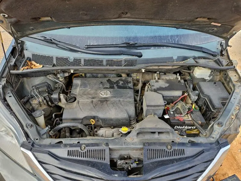 2011 TOYOTA SIENNA LE  