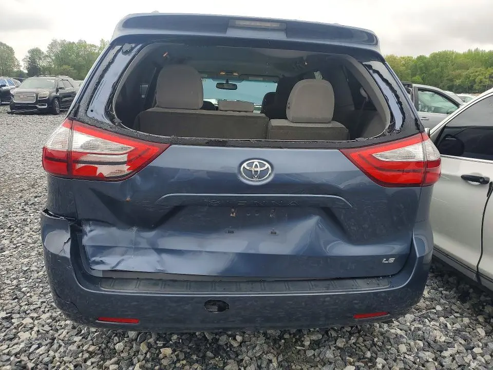 2017 TOYOTA SIENNA LE  