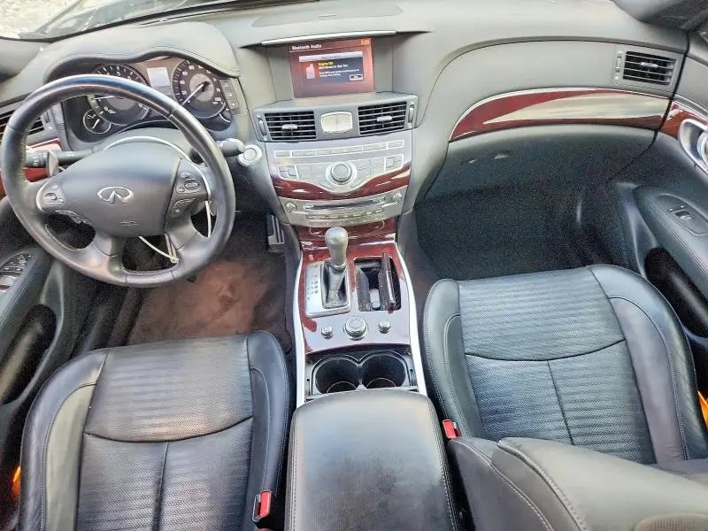 2015 INFINITI Q70 3.7  