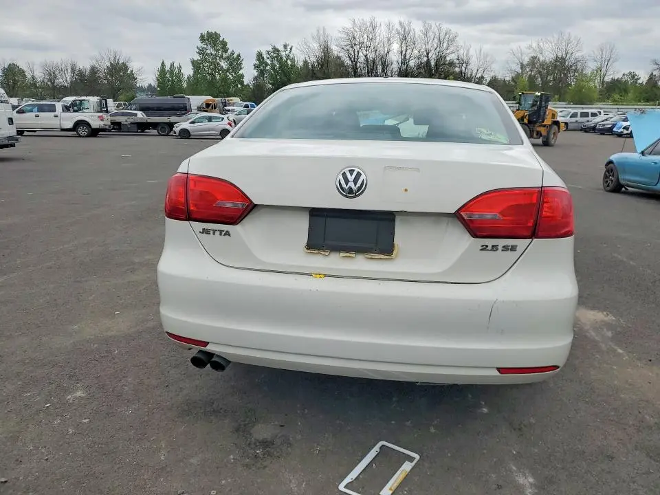 2013 VOLKSWAGEN JETTA SE  