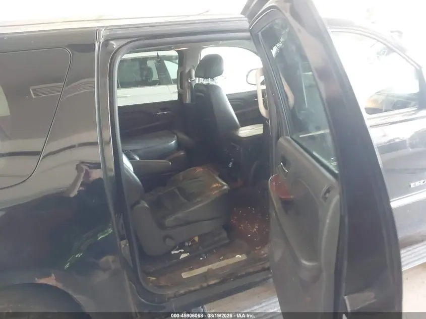2011 CADILLAC ESCALADE ESV PREMIUM