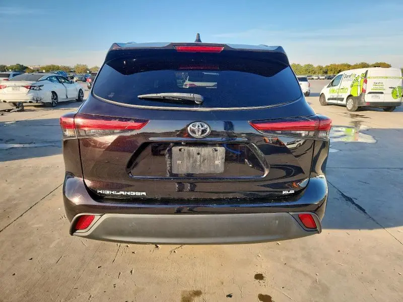 2021 TOYOTA HIGHLANDER XLE  