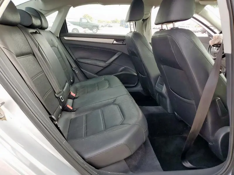 2015 VOLKSWAGEN PASSAT S  