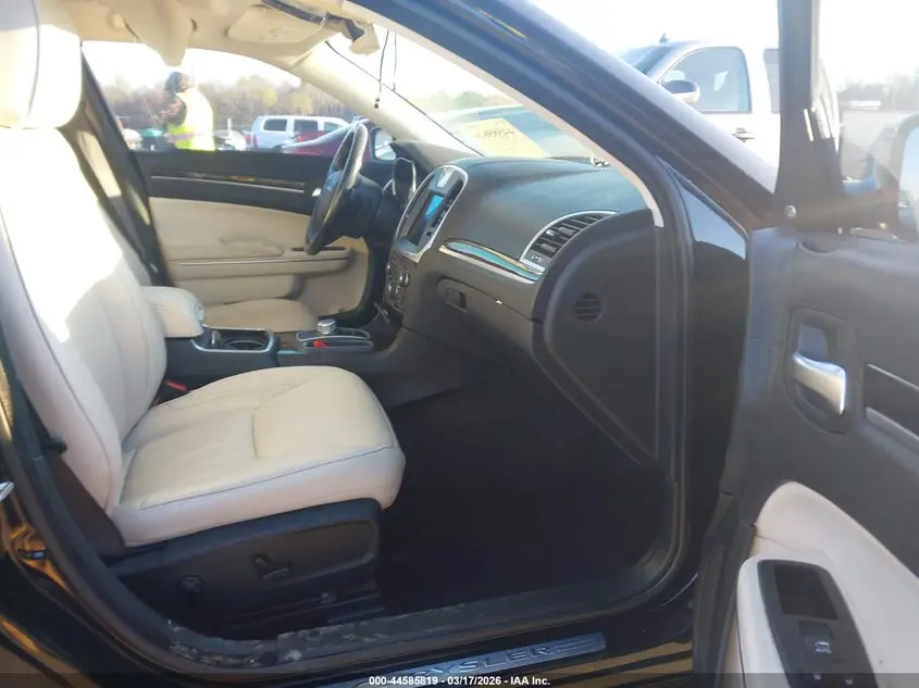 2016 CHRYSLER 300C  