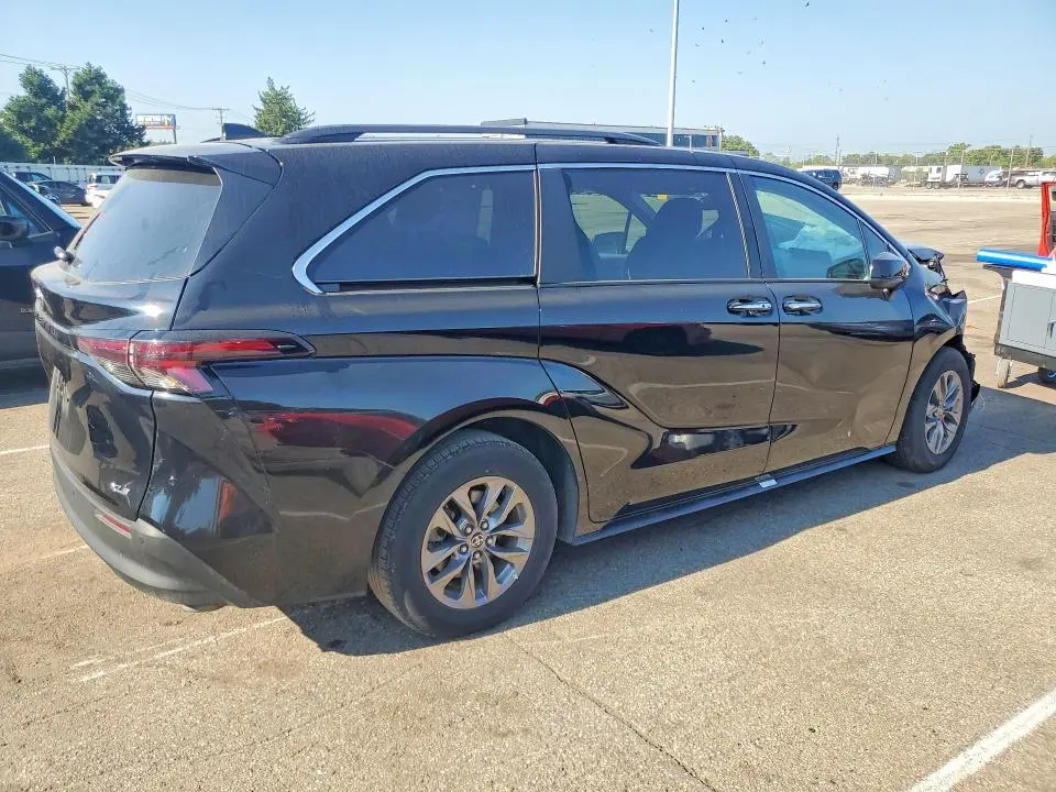 2026 TOYOTA SIENNA XLE 8-PASSENGER  