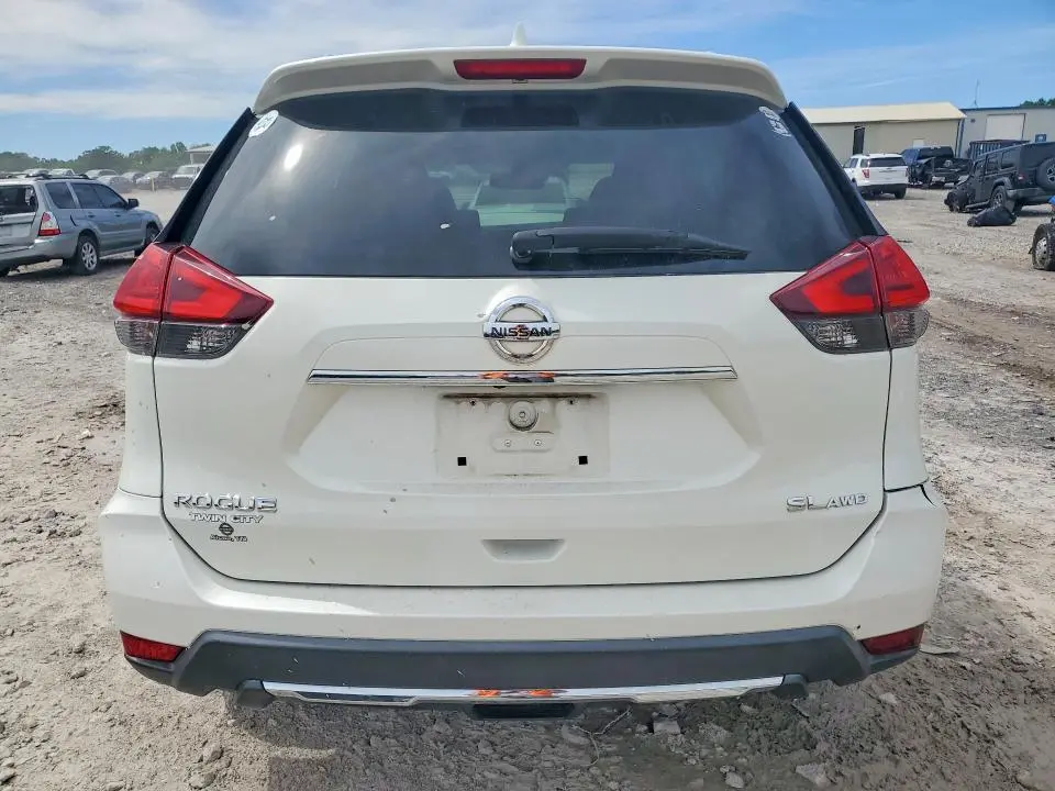 2017 NISSAN ROGUE SL  