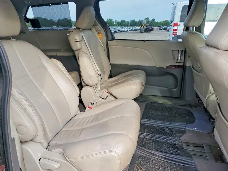 2014 TOYOTA SIENNA XLE 8-PASSENGER  