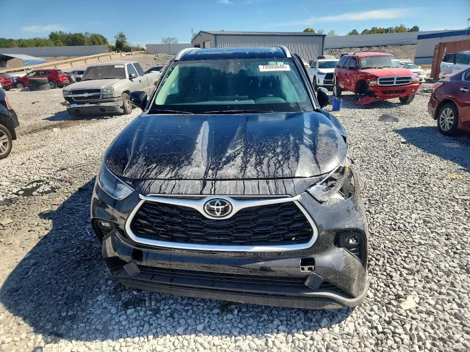 2026 TOYOTA HIGHLANDER XLE  