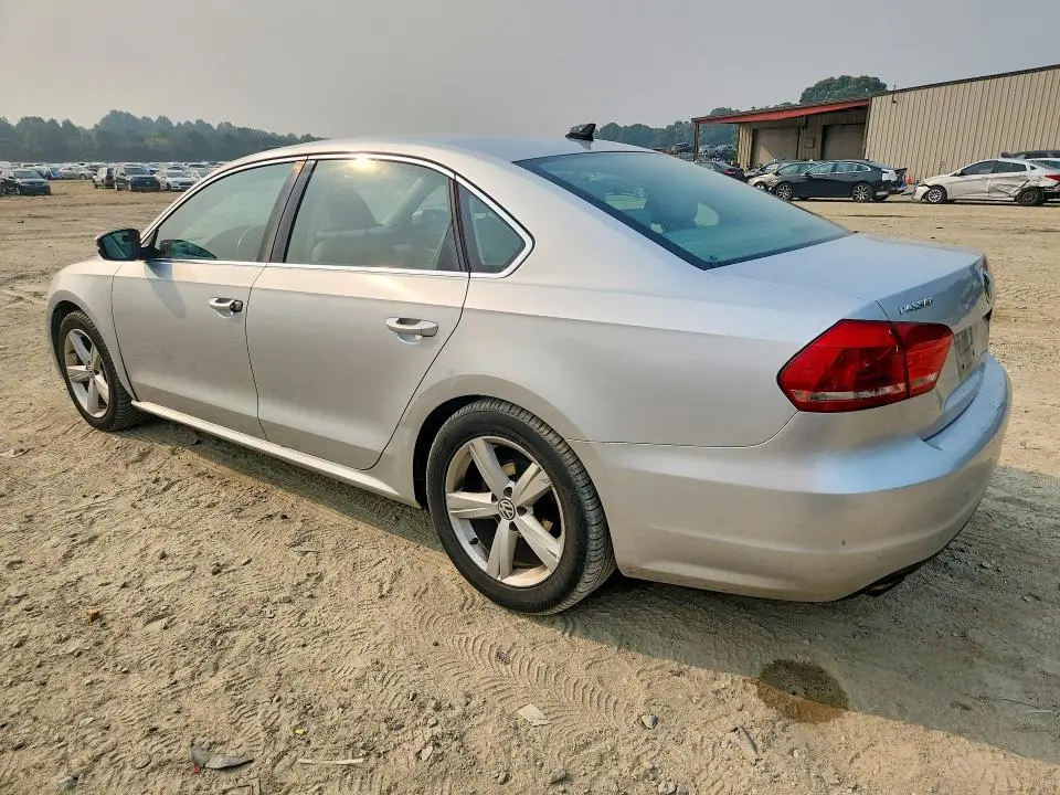 2013 VOLKSWAGEN PASSAT SE  