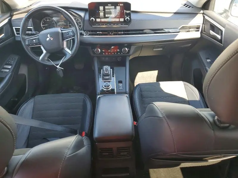 2024 MITSUBISHI OUTLANDER SE  