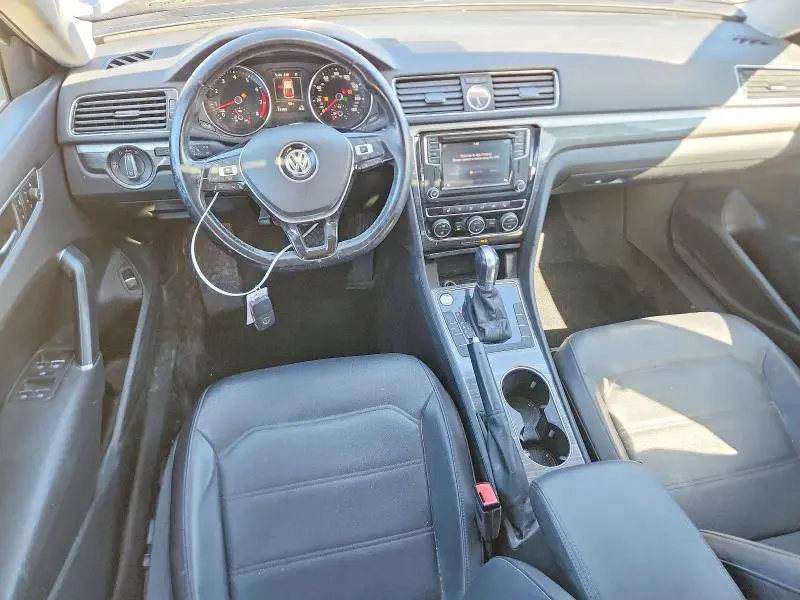 2017 VOLKSWAGEN PASSAT SE  