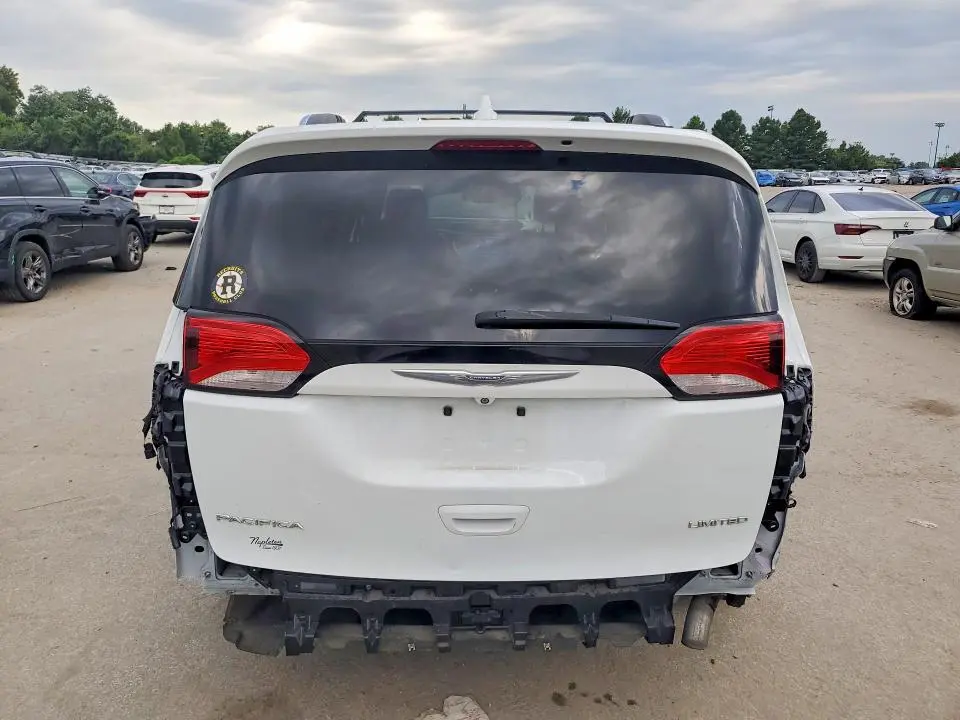 2017 CHRYSLER PACIFICA LIMITED  