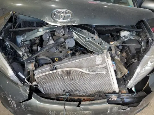 2013 TOYOTA SIENNA LE  