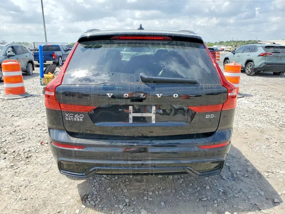 2025 VOLVO XC60 CORE  