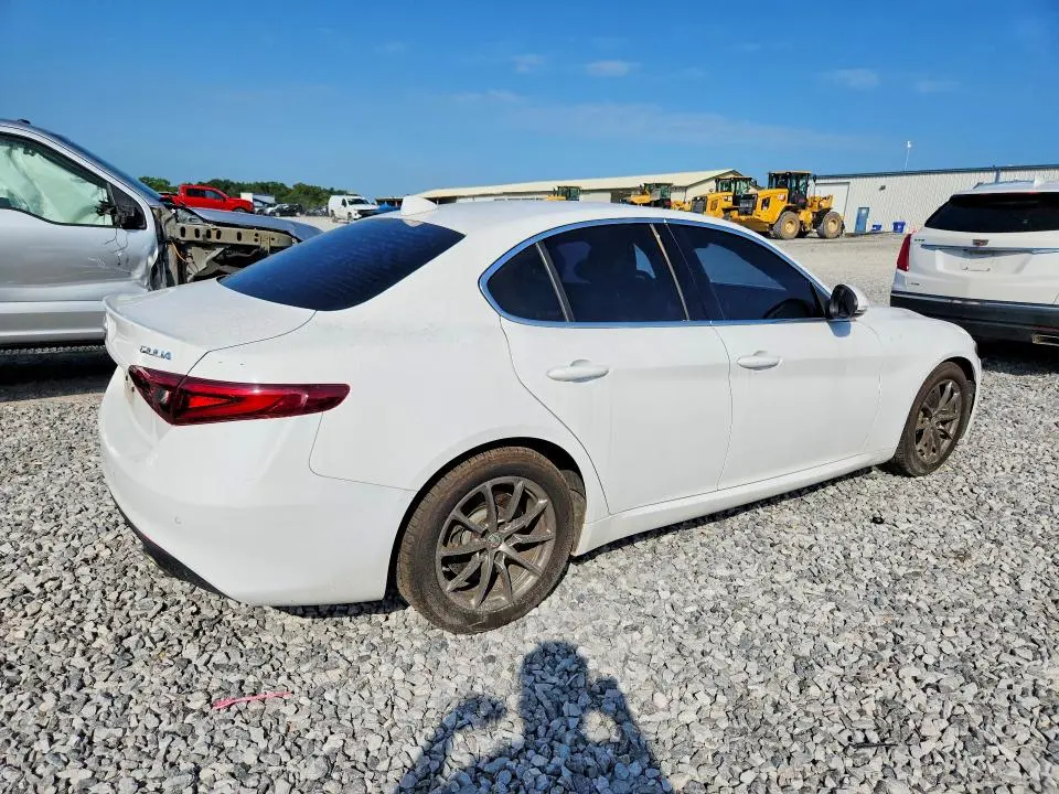2017 ALFA ROMEO GIULIA   