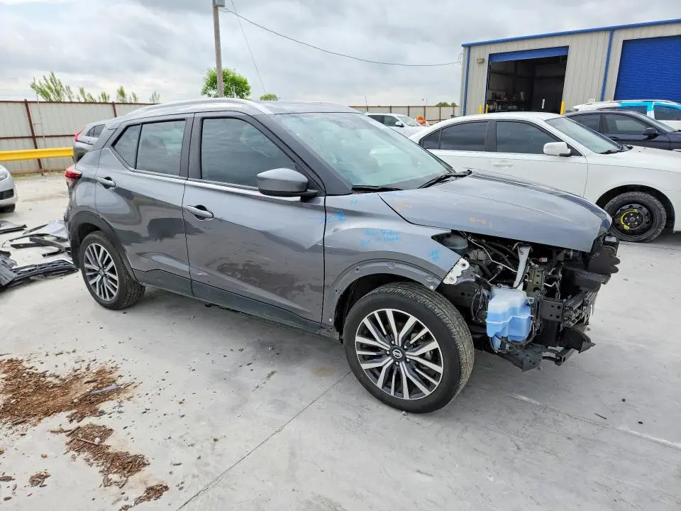 2021 NISSAN KICKS SV  
