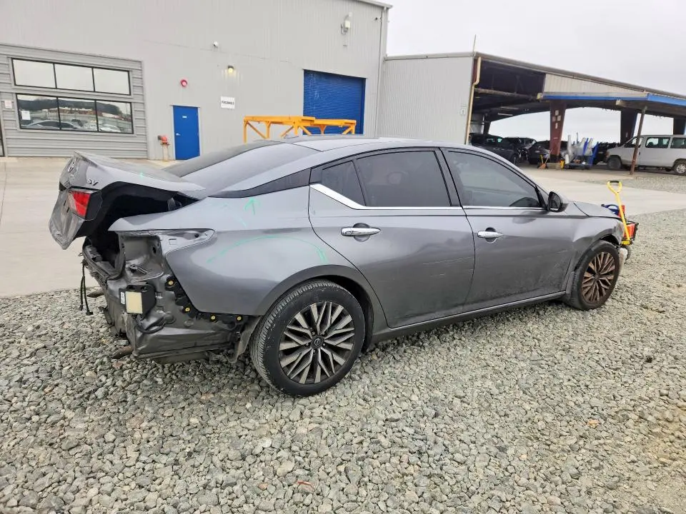 2023 NISSAN ALTIMA SV  