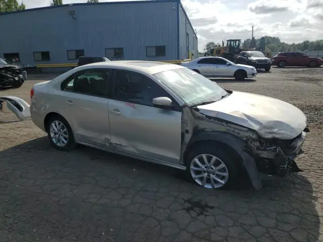 2011 VOLKSWAGEN JETTA SE  