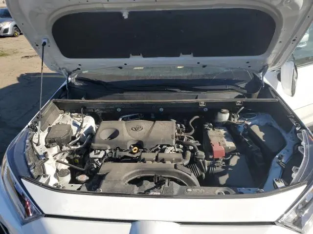 2021 TOYOTA RAV4 XLE  