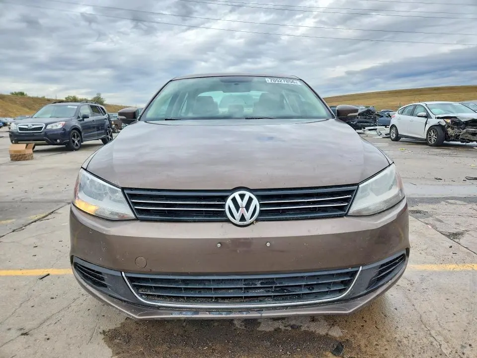 2013 VOLKSWAGEN JETTA SE  