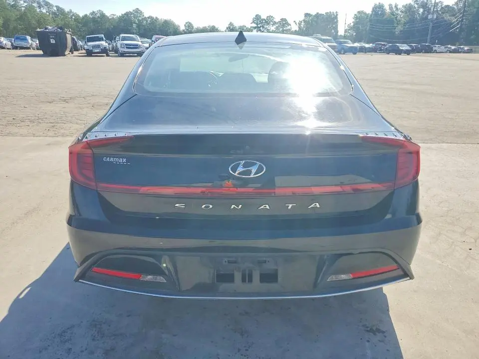 2022 HYUNDAI SONATA SE  