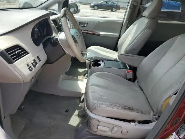 2013 TOYOTA SIENNA XLE  