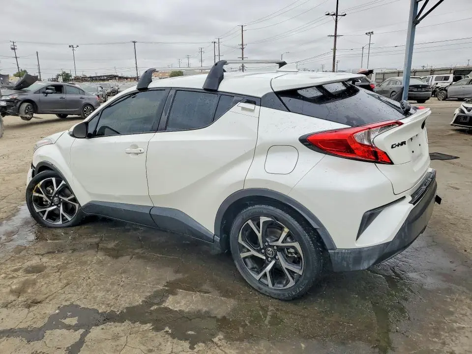 2020 TOYOTA C-HR XLE  